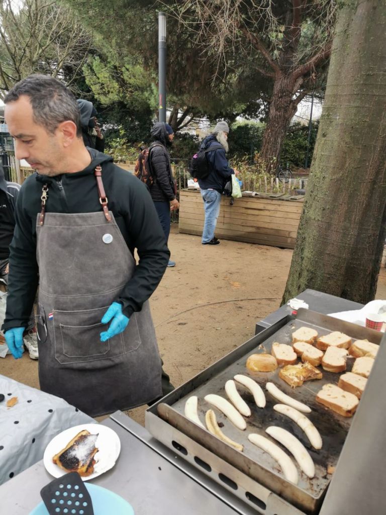 Plancha Social Club : des repas partagés pour réchauffer les cœurs dans la rue