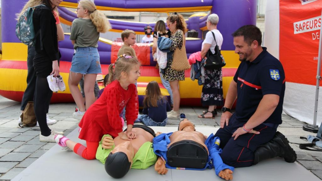 Les pompiers diffusent des messages de prévention dans des bonbons