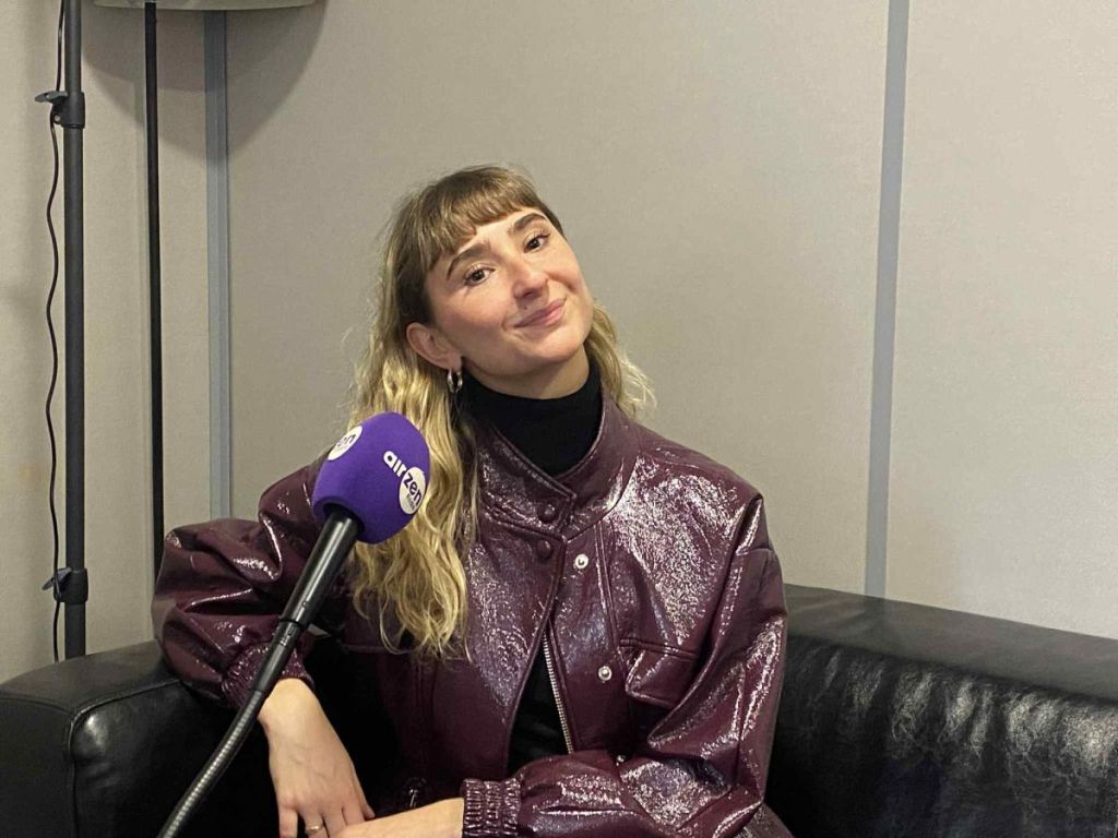 Musique : Nina Battisti explore le thème de l’amour dans son Cabaret des pleurs