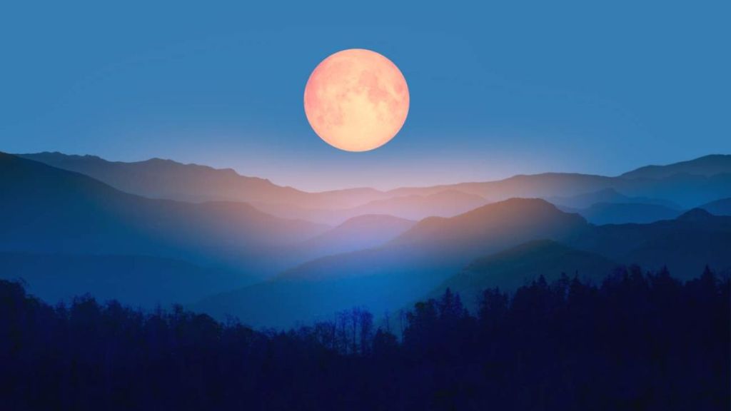 Super pleine lune des fraises - crédit photo : muratart via Adobe Stock
