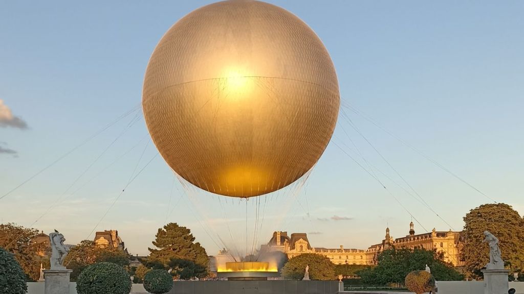 La vasque des Jeux olympique de Paris 2024 au jardin des Tuileries à l'été 2025