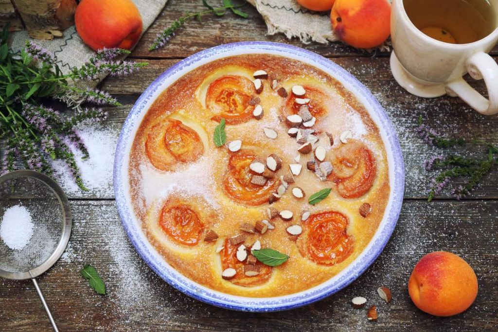 Flan aux abricots - crédit photo : photosimysia via Adobe Stock