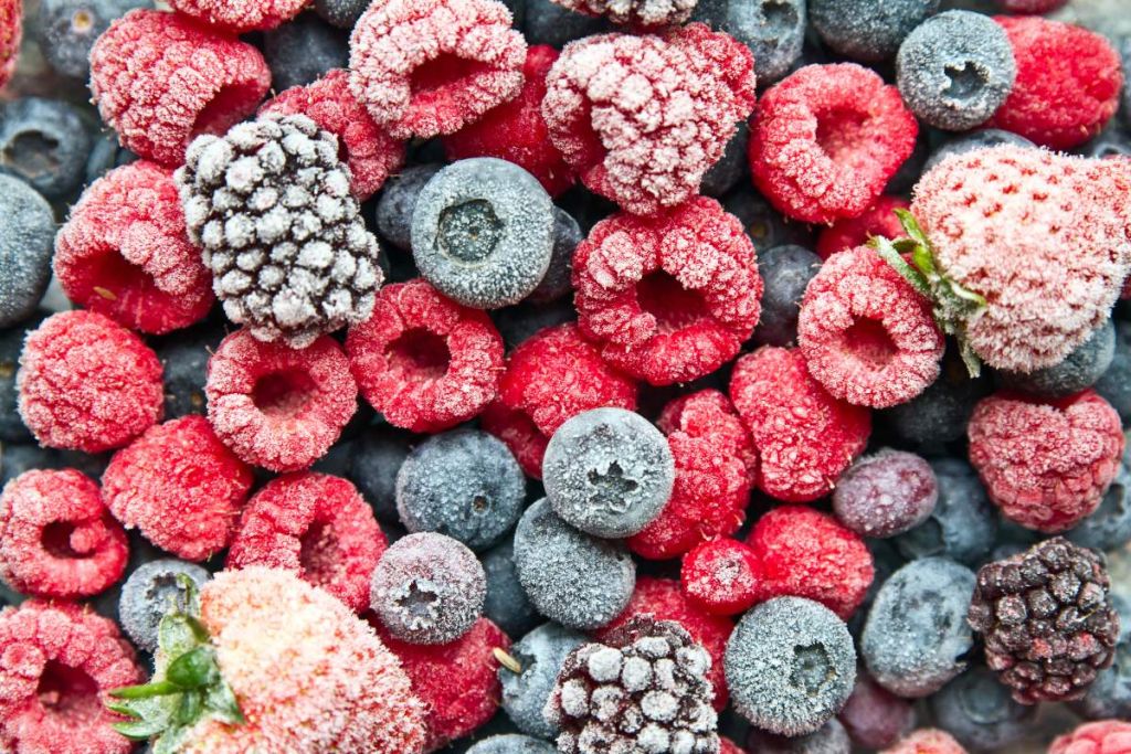 Frutis surgelés - crédit photo : Clickmanis via Adobe Stock