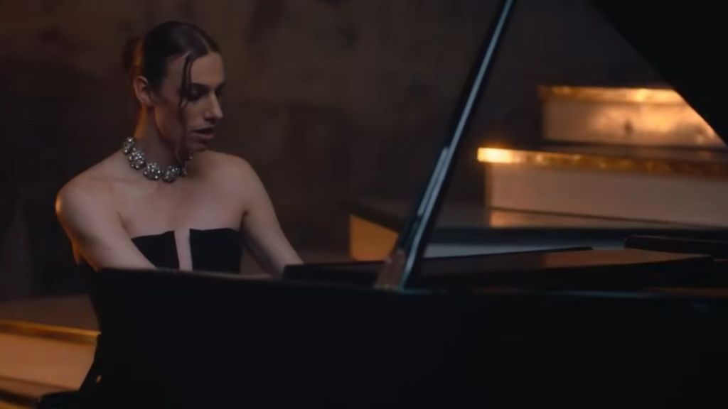 Loa Mercury, chanteuse queer à l’univers fait d’ombre et de lumière