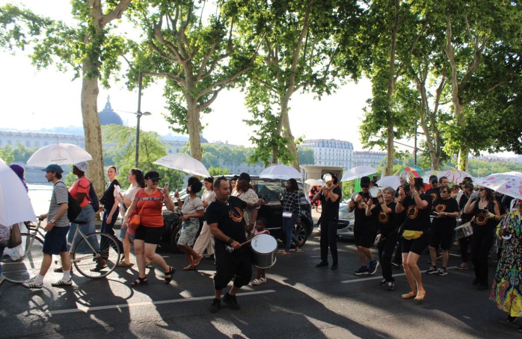 Lyon : la Marche des Parapluies met à l’honneur les réfugiés