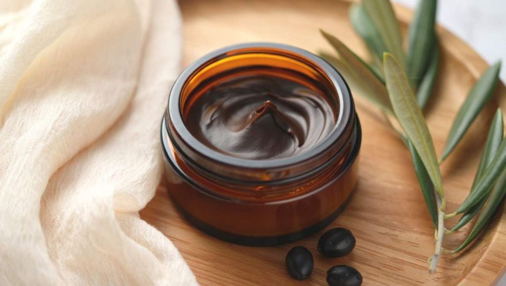 Pot de soin naturel au savon noir