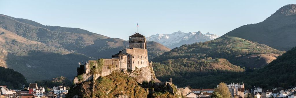Lourdes : connaissez –vous l’histoire du château fort qui surplombe la ville ?  