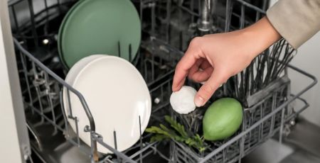 adieu-la-vaisselle-sale-4-astuces-ecologiques-pour-un-lave-vaisselle-qui-brille-et-sans-produits-chimiques.-20250902-175700.jpg