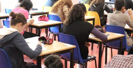 salle de classe, salle d'examen - crédit photo : Drivepix via Adobe Stock