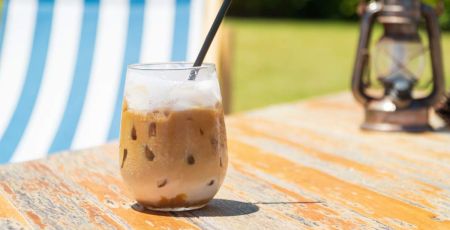 Café glacé - crédit photo : pjjaruwan via Adobe Stock