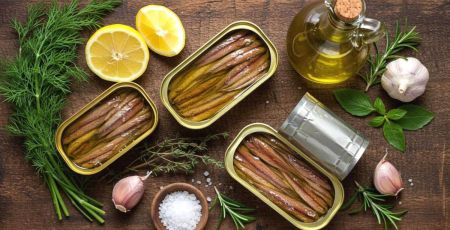 Boîtes d'anchois en conserve