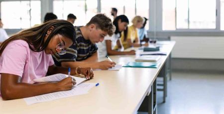 Le mythe du prof-héros : un livre qui questionne l’éducation moderne