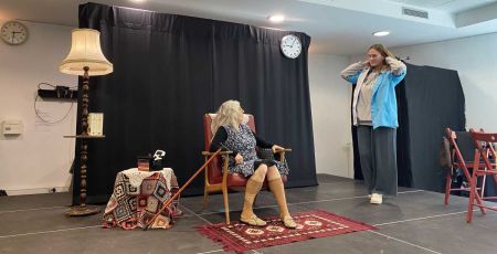 Théâtre Forum de la compagnie Donc y Choc - une scène jouée par eux au Lycée de La Morlette à cenon