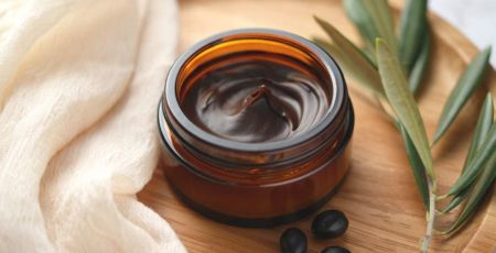 Pot de soin naturel au savon noir
