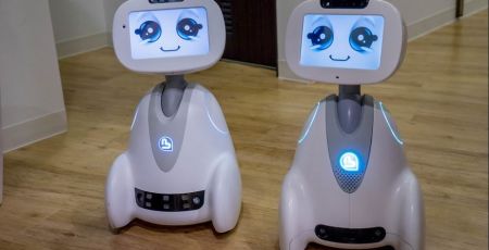 Les deux robots Buddy à l'IME de Neuilly.