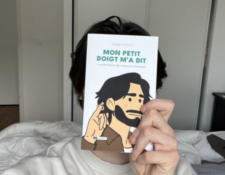 Maxime Potreau et son premier livre dans ses mains.