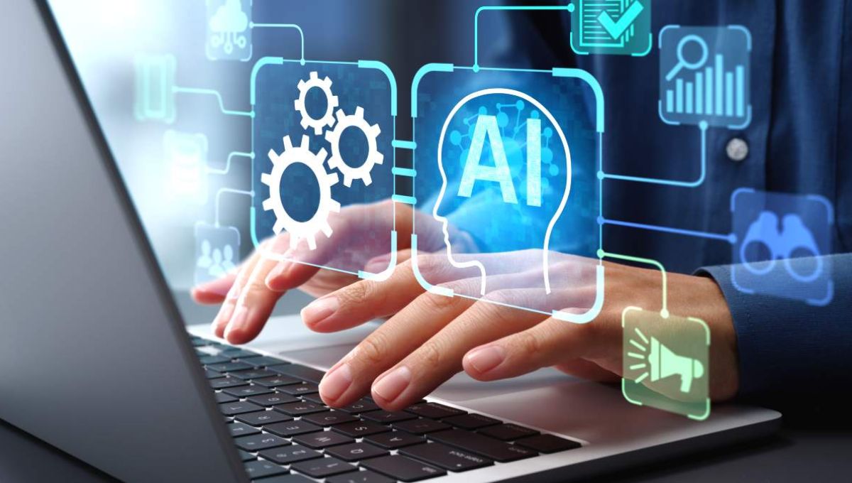 Mains qui tapent sur un clavier d'ordinateur et images en surimpression qui évoquent l'IA