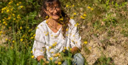 Pays des Écrins : Isabelle crée des spiritueux en biodynamie