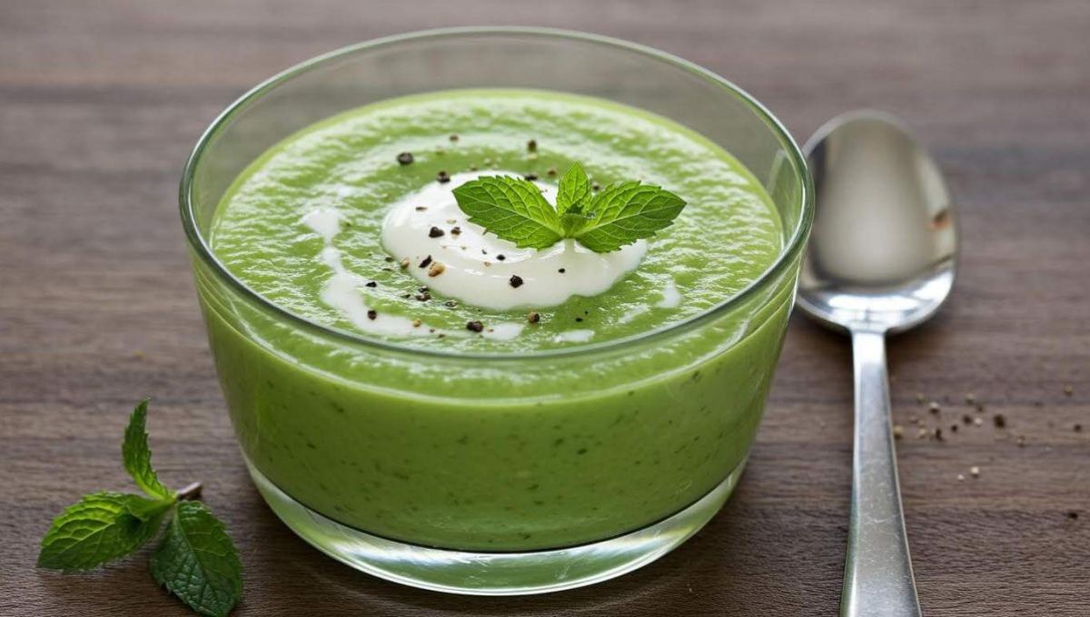 Soupe froide aux petits pois et à la menthe