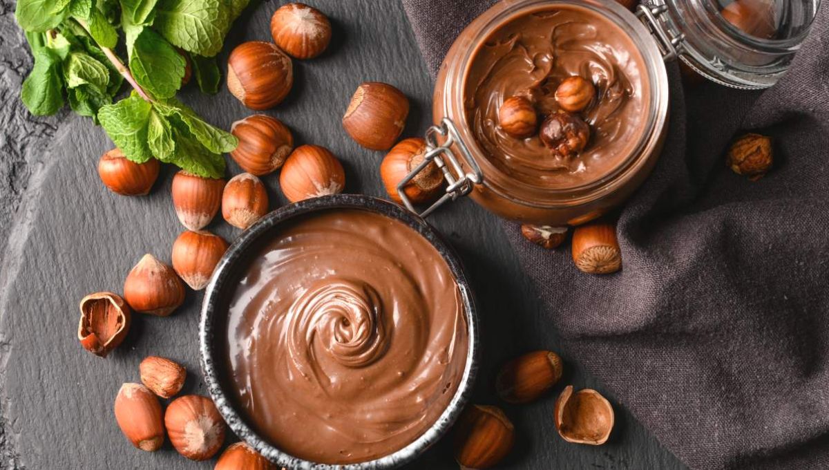 2 pots de pâte à tartiner au chocoat et aux noisettes