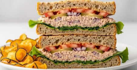 Sandwich au thon gourmand bien rempli